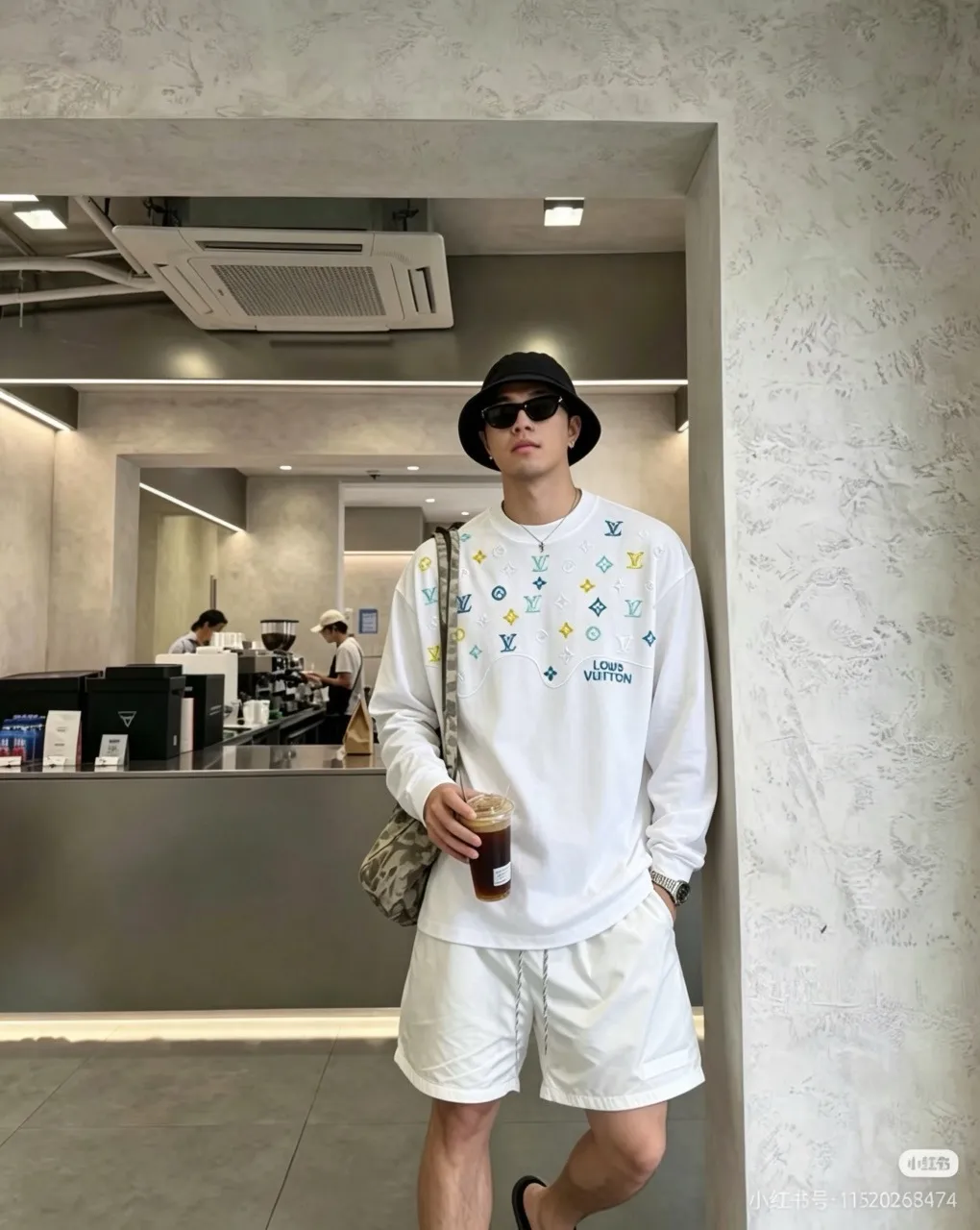 Louis Vuitton/ T